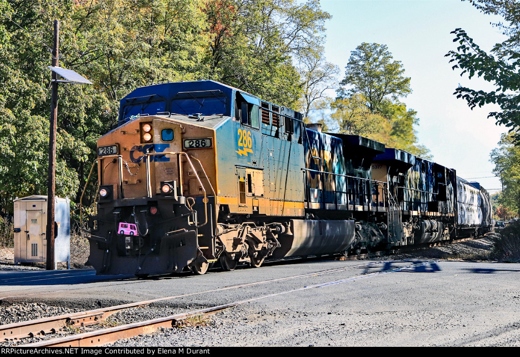 CSX 286 on M-403